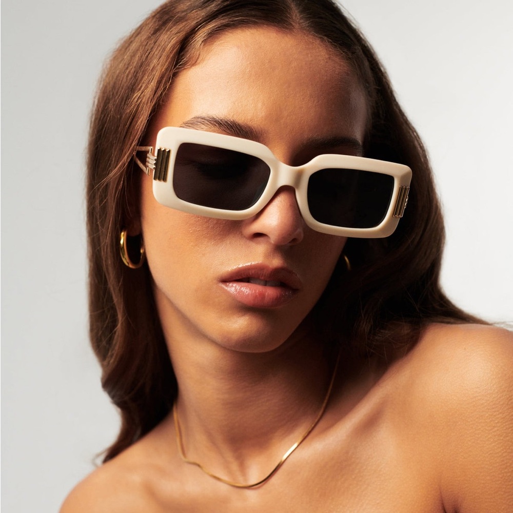 BRAND NEW LE SPECS ORION RIDGE SUNGLASSES in offwhite
